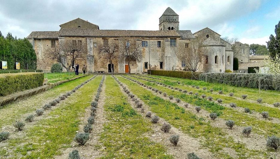 La origen de La Noche Estrellada se despliega en el pequeño sanatorio de Saint-Rémy-de-Provence